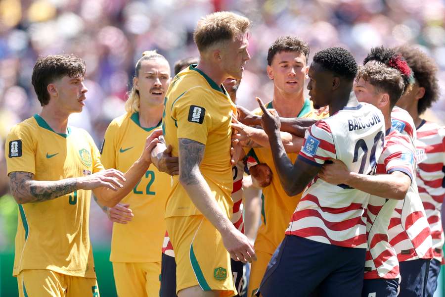 Cupa Mondială | SUA învinge Australia cu 2-0 și își asigură calificarea din Grupa D Cupa Mondială | SUA învinge Australia cu 2-0 și își asigură calificarea din Grupa D