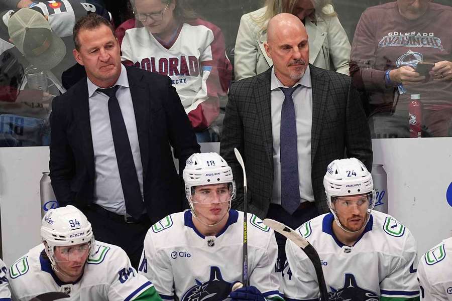 Foote (vľavo) povedie Canucks, zatiaľ čo Tocchet mieri do Philadelphie.