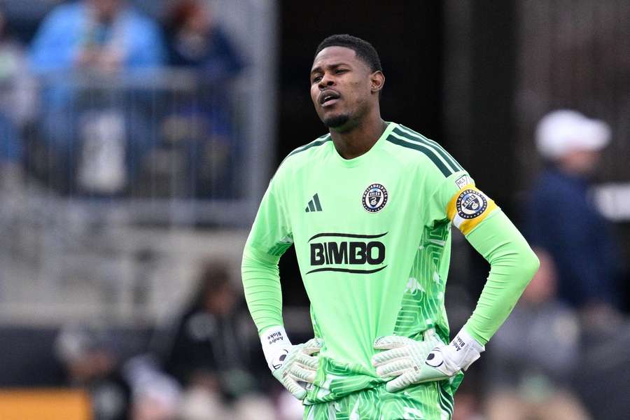 Jamajský gólman Blake chytá v MLS za Philadelphiu. Jamajský gólman Blake chytá v MLS za Philadelphiu.