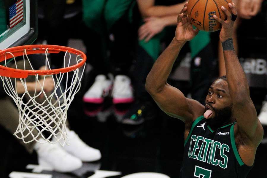 Czternasta wygrana obrońców tytułu Boston Celtics. Miami pokonuje Dallas po dogrywce