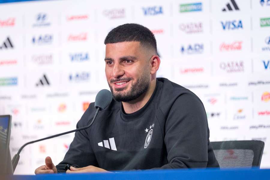 Deniz Undav auf der Pressekonferenz