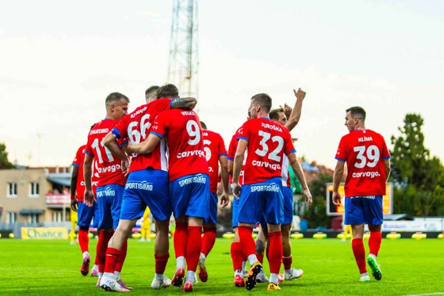 Radost v podání hráčů Zbrojovky Brno. Radost v podání hráčů Zbrojovky Brno.