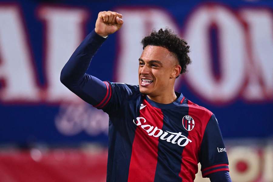 Dan Ndoye marcou o gol da vitória do Bologna sobre o Milan