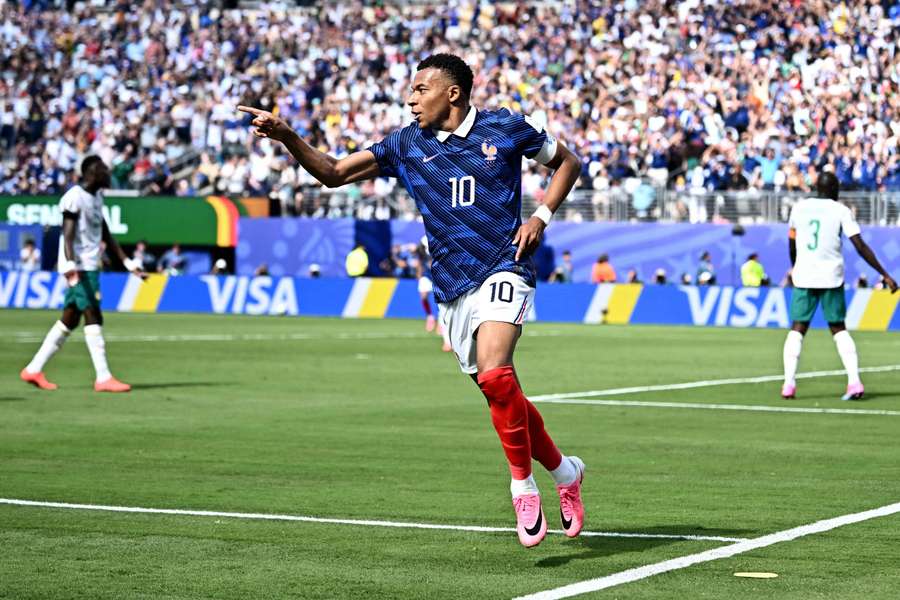 Mbappé sbaglia contro Mendy Mbappé sbaglia contro Mendy