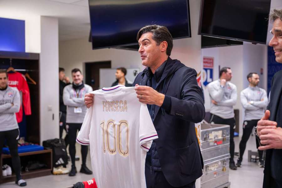 Fonseca fête ses 100 matches à l'OL dans le vestiaire