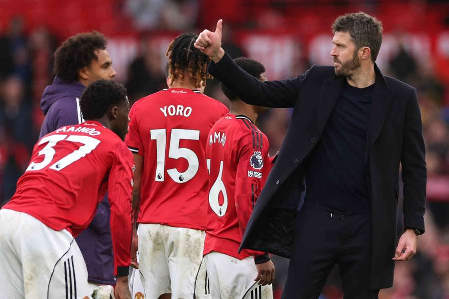 Carrick by po sezóne nemusel na lavičke United skončiť. 