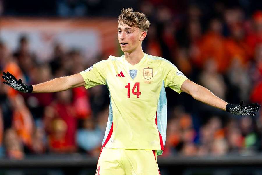 Dean Huijsen lors de sa première sélection avec la Roja.