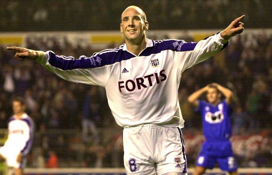 Za Anderlecht hrál v letech 1999 až 2001 Za Anderlecht hrál v letech 1999 až 2001