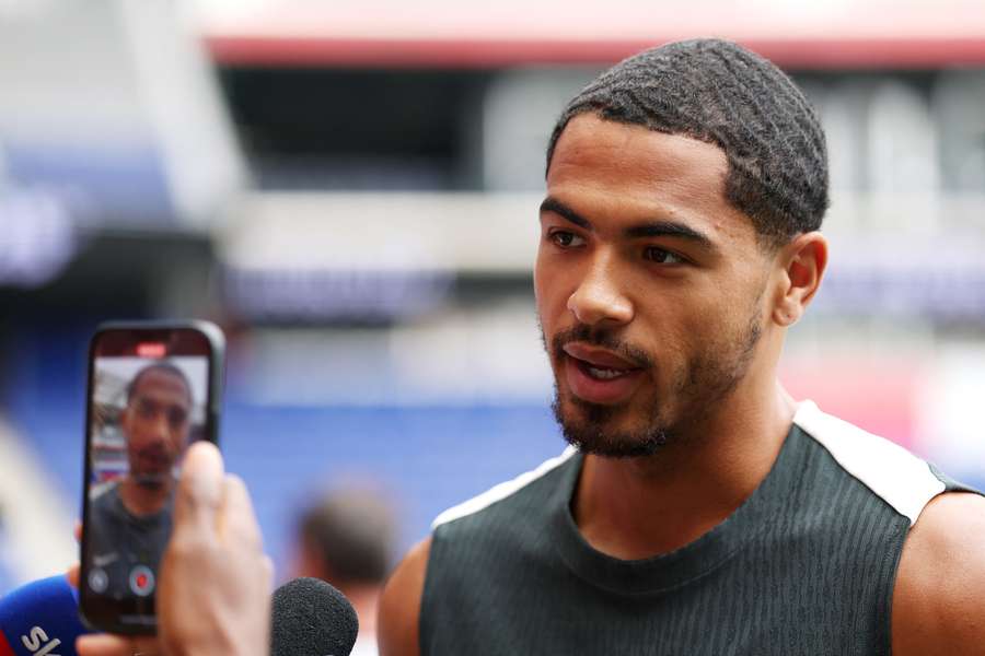 Colwill destacou a força do Chelsea em entrevista aos jornalistas