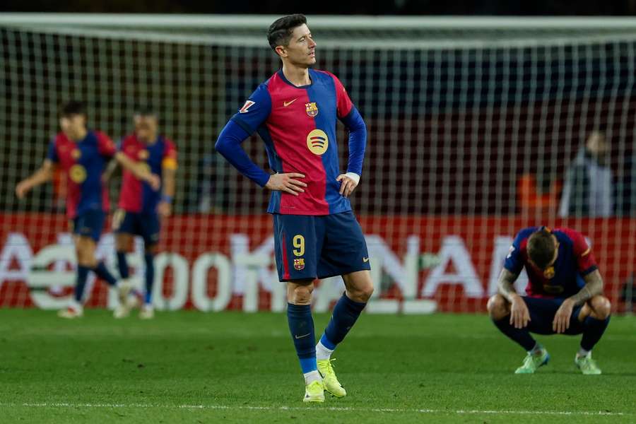 Robert Lewandowski kann es nicht fassen.