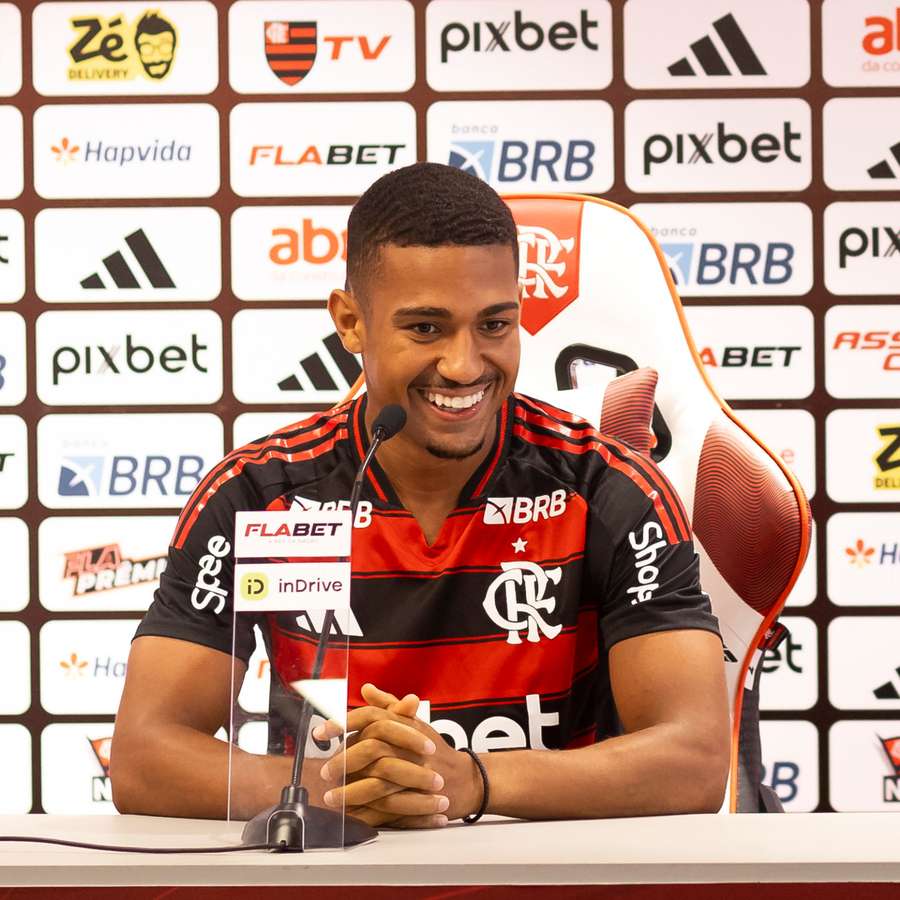 Samuel Lino chega ao Flamengo com foco na seleção brasileira
