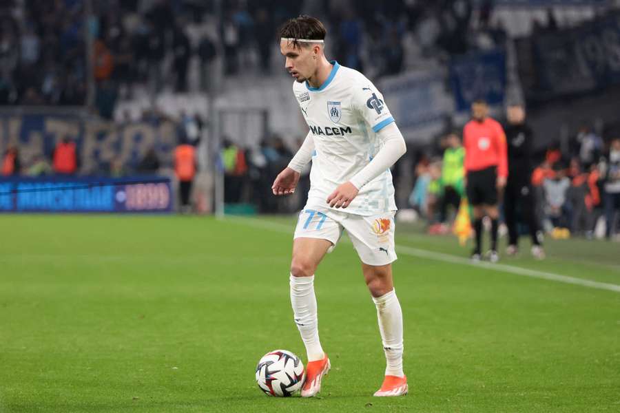 Dedic vai assinar por cinco épocas com o Benfica
