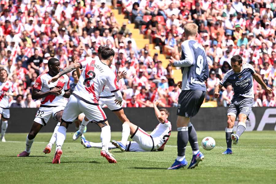 Oyarzabal celebra en Vallecas