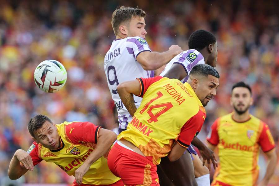 O Lens chegou à sua primeira vitória