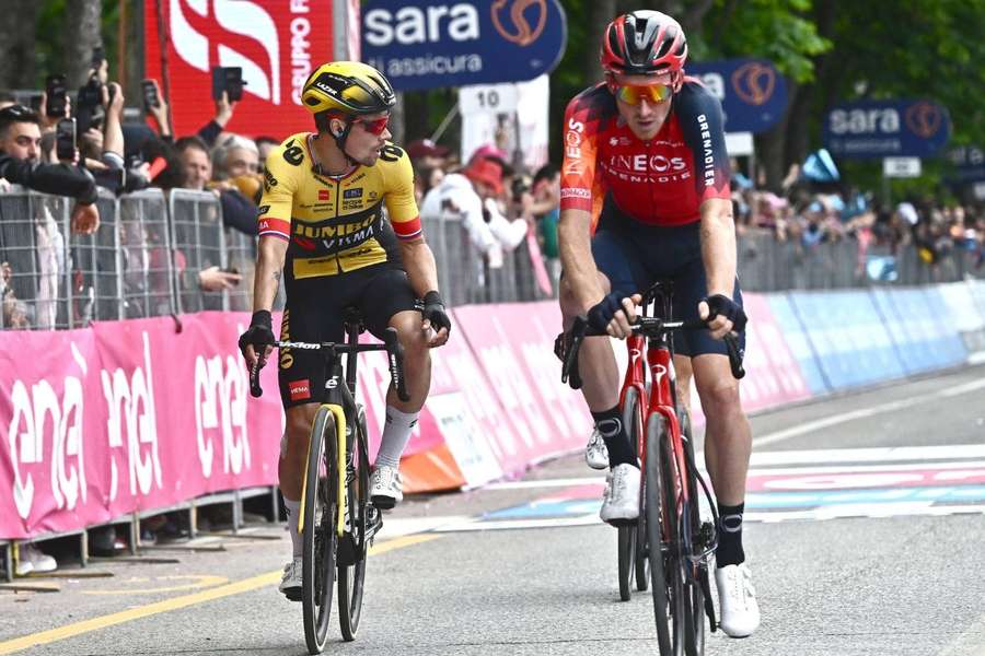 Primoz Roglic i Tao Geoghegan Hart na trasie Giro d'Italia