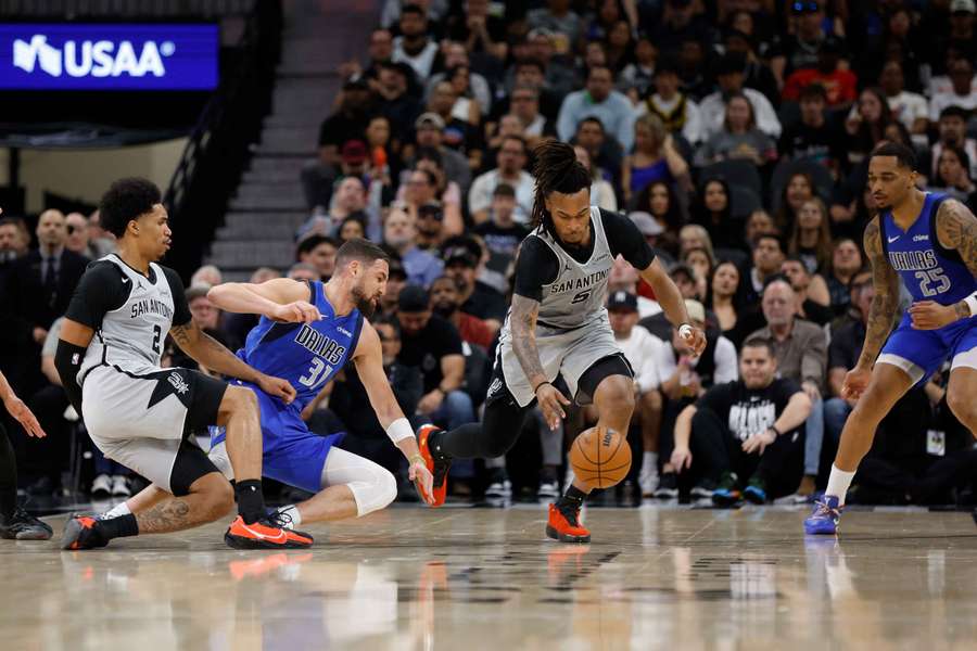 Castle avec la balle face à Dallas.