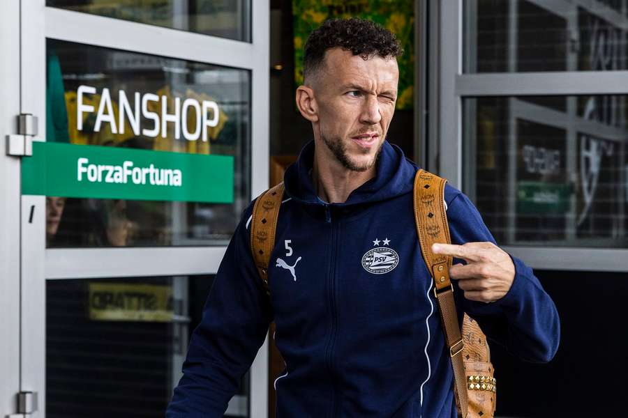 Perisic arriveert in het Fortuna Sittard Stadion voor zijn eerste duel met PSV