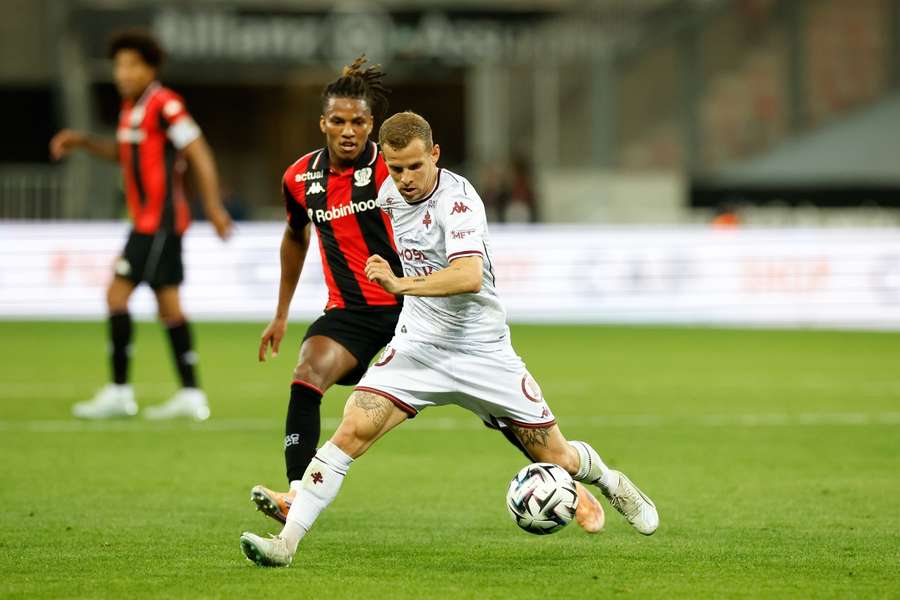OGC Nice in talks to sign Metz captain Gauthier Hein