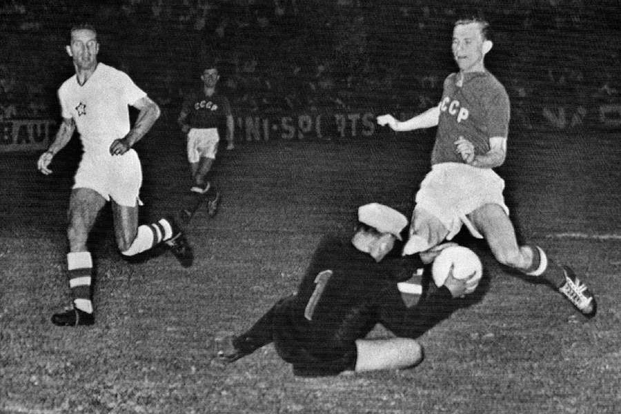 Een beeld uit de halve finale tussen de Sovjet-Unie en Tsjecho-Slowakije in 1960