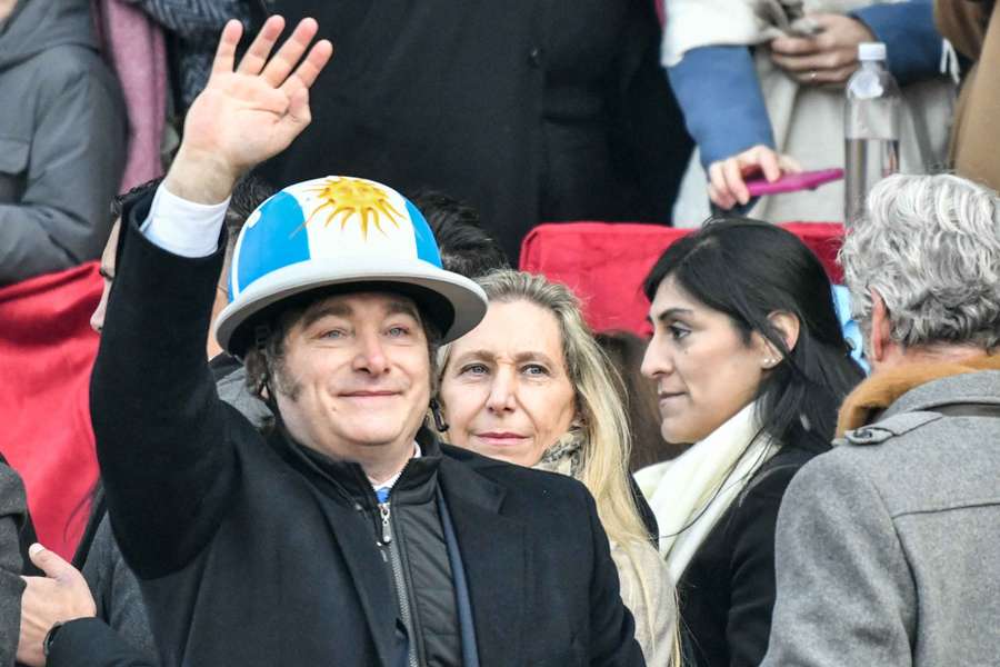 Milei decretou aumento das contribuições sociais feitas pelos clubes de futebol