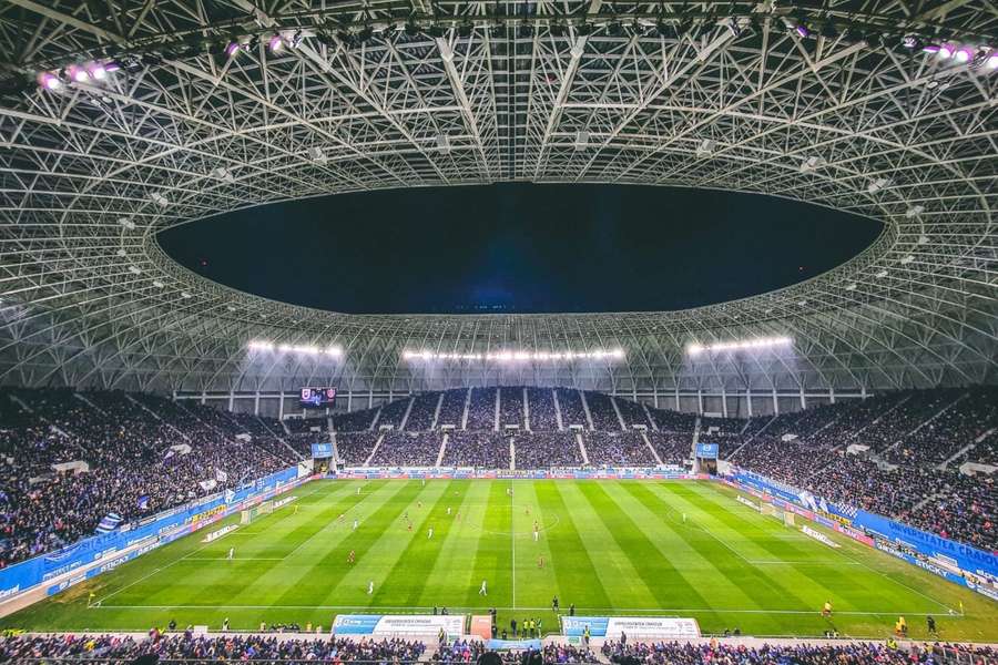 Universitatea Craiova se revoltă după arbitrajul de la Arad: "Trimiteți câte adrese vreți, noi trimitem arbitrii!”