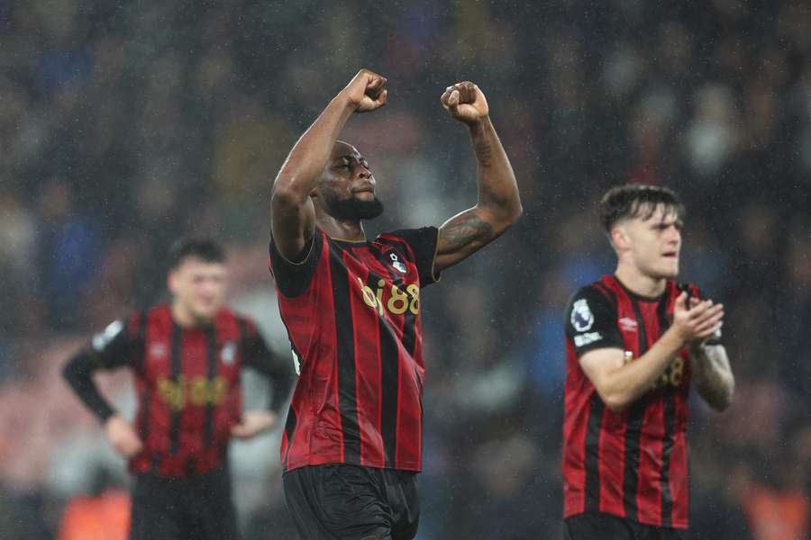 Semenyo esulta dopo la vittoria contro il Fulham