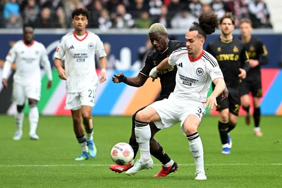 Eintracht Frankfurt e Colónia empataram a dois golos