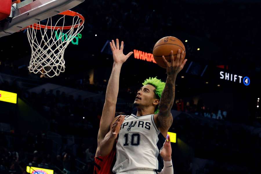 Spurs pewnie pokonali Trail Blazers. Dobry mecz Sochana