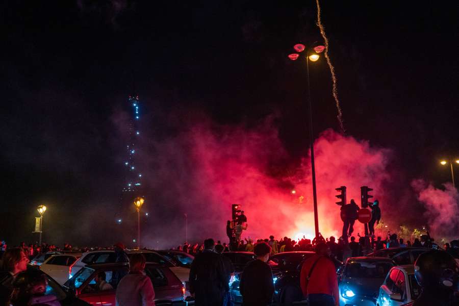Les célébrations dans Paris mercredi soir.
