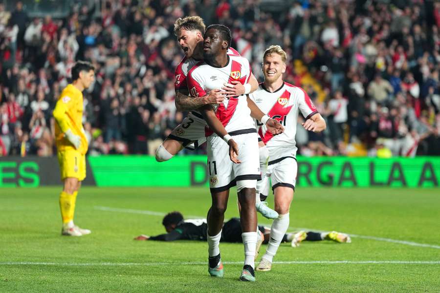 Randy Nteka celebrates winning goal with teammates