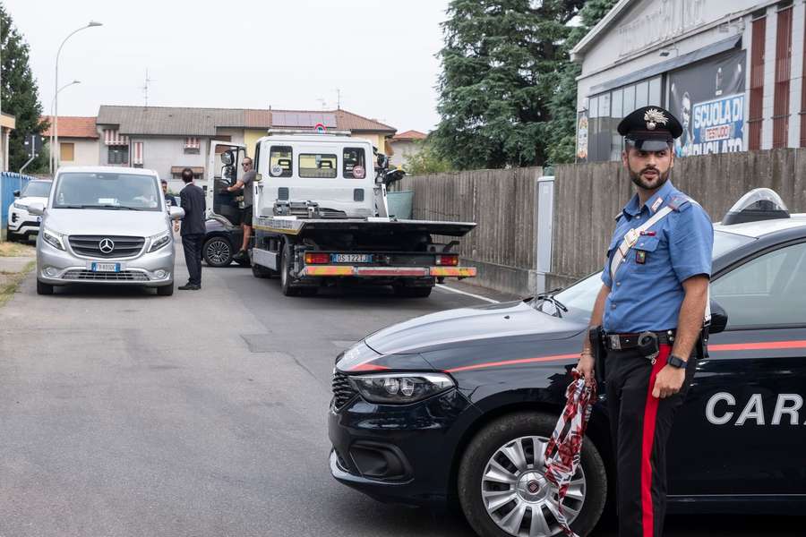 Politie en andere hulpdiensten aanwezig op de plaats delict