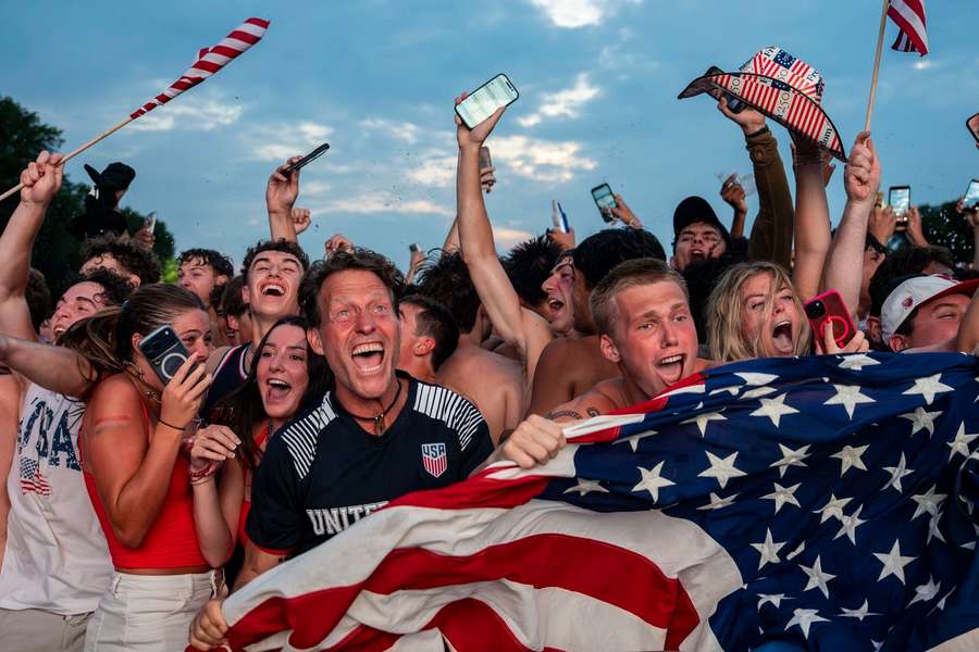 Fanoušci USA sledující zápas proti Belgii Fanoušci USA sledující zápas proti Belgii