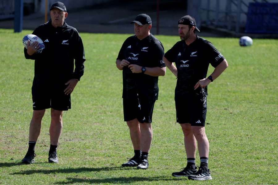 Il ct degli All Blacks, Ian Foster (al centro)