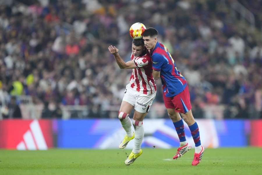 Lance del Barça-Athletic de la ida entre Cubarsí y Ruiz de Galarreta