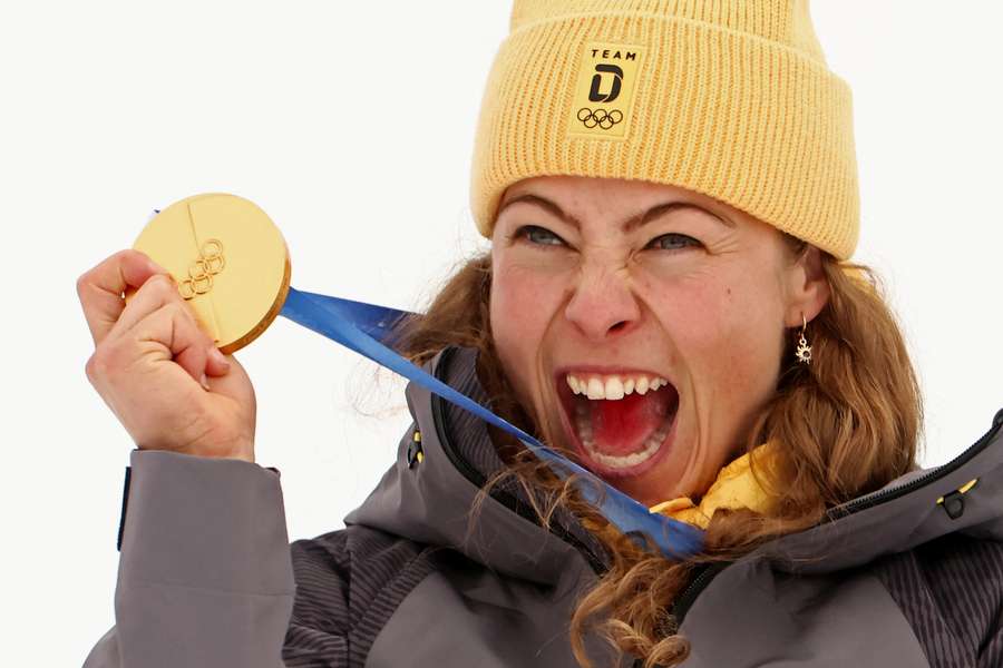 Daniela Maier mit ihrer Goldmedaille Daniela Maier mit ihrer Goldmedaille