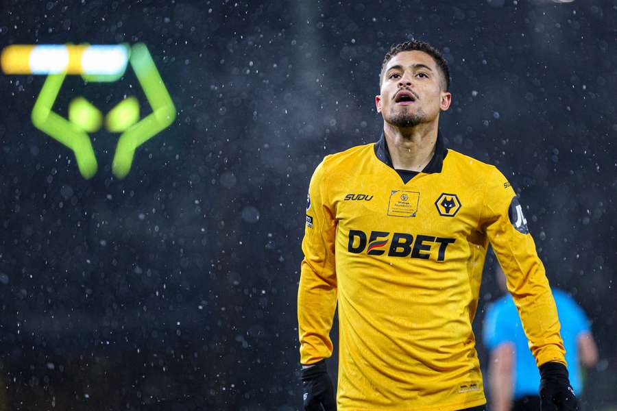 Aston Villa anuncia contratação do médio João Gomes ao Wolves Aston Villa anuncia contratação do médio João Gomes ao Wolves