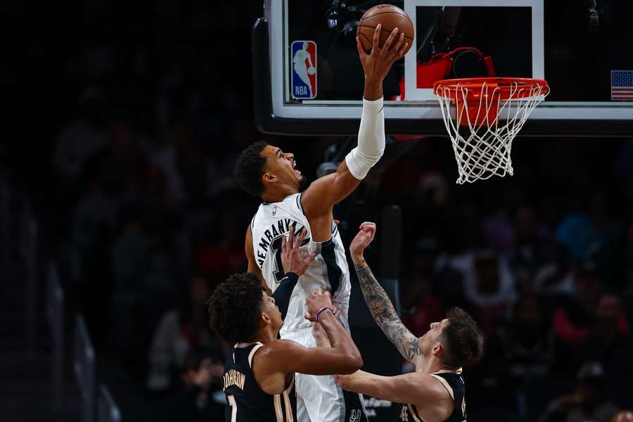 Ani Krejčí nedokázal zastavit Wembanyamu.