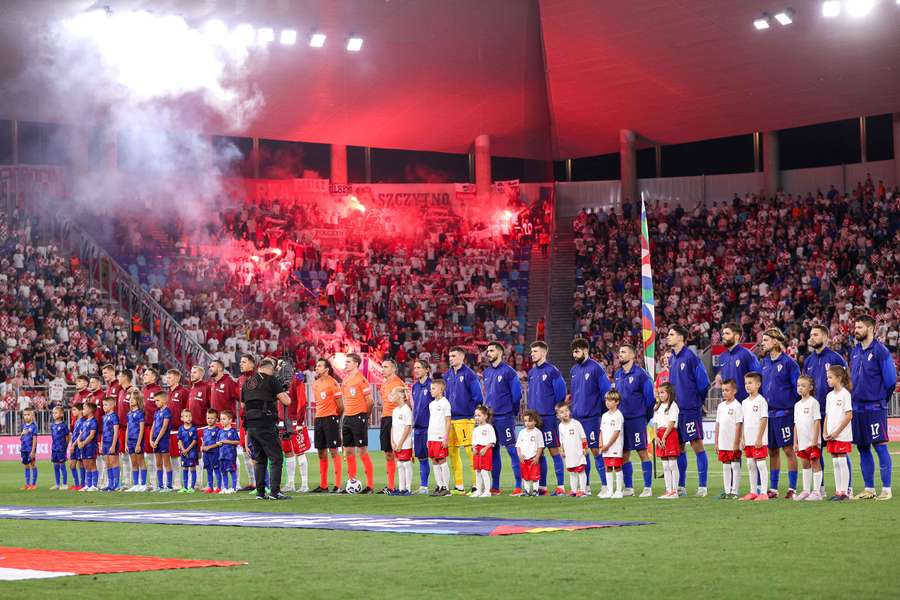 Scener inde på stadion før kampen begyndte