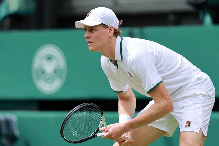 Jannik Sinner ustál ve Wimbledonu pětisetovou bitvu.