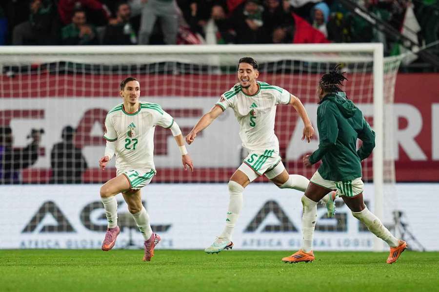 Alžírsko si zahrá s Nigériou. Alžírsko si zahrá s Nigériou.