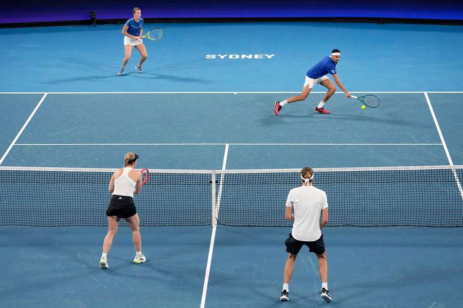 Deutschlands Tennisstars Angelique Kerber und Alexander Zverev verloren das entscheidende Mixed auf dramatische Weise.