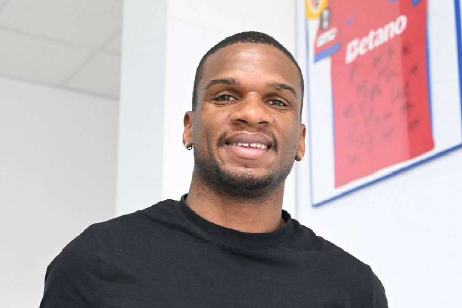 Fundașul lateral dreapta Ronny Labonne, prima achiziție realizată de FCSB în actuala pauză competițională Fundașul lateral dreapta Ronny Labonne, prima achiziție realizată de FCSB în actuala pauză competițională