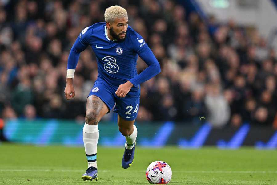 Chelsea's English defender Reece James runs with the ball