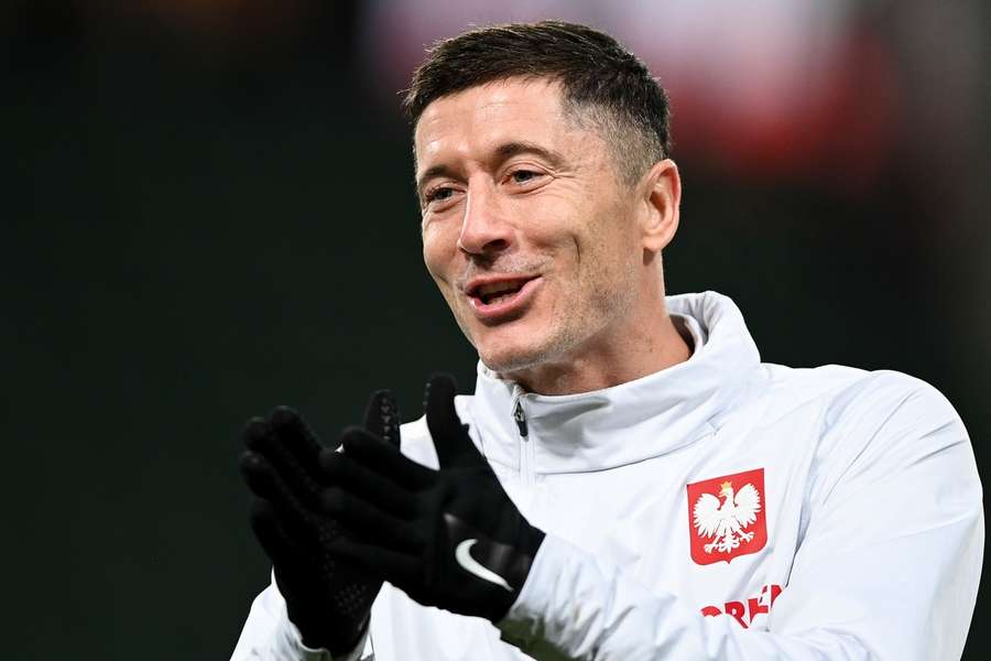 Robert Lewandowski bude najviac sledovaným hráčom duelu.