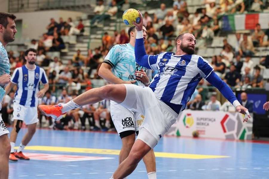 FC Porto venceu Ademar por 28-23