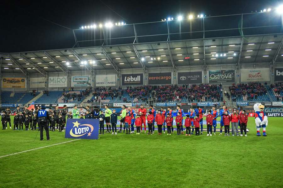 Cenny gest Piasta Gliwice, fani upadającego GKS Jastrzębie mogą za darmo przepisać karnet