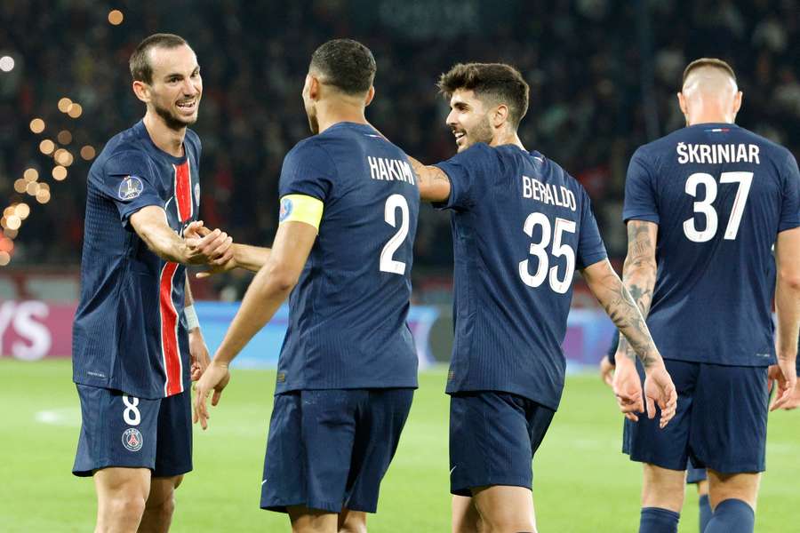 Le PSG célèbre sa victoire.