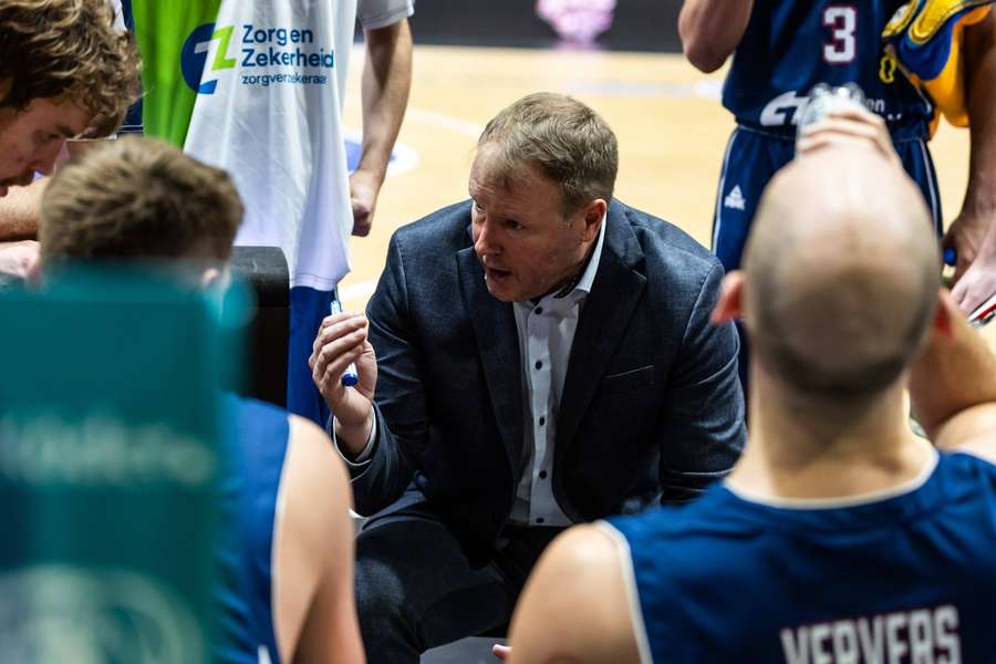 Coach Doug Spradley begon met zijn team uitstekend aan de serie die Leiden een tweede titel op rij moet opleveren