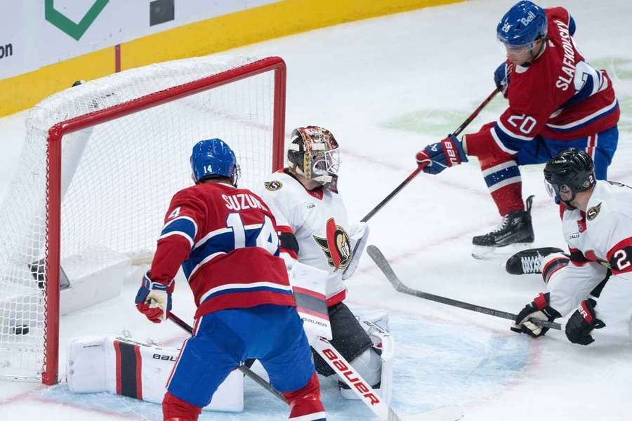 Slafkovský prekonal brankára Ottawy. Slafkovský prekonal brankára Ottawy.