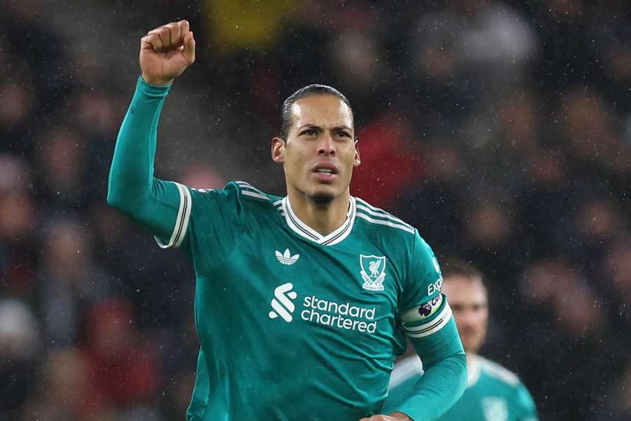 Van Dijk decretou a vitória dos Reds 